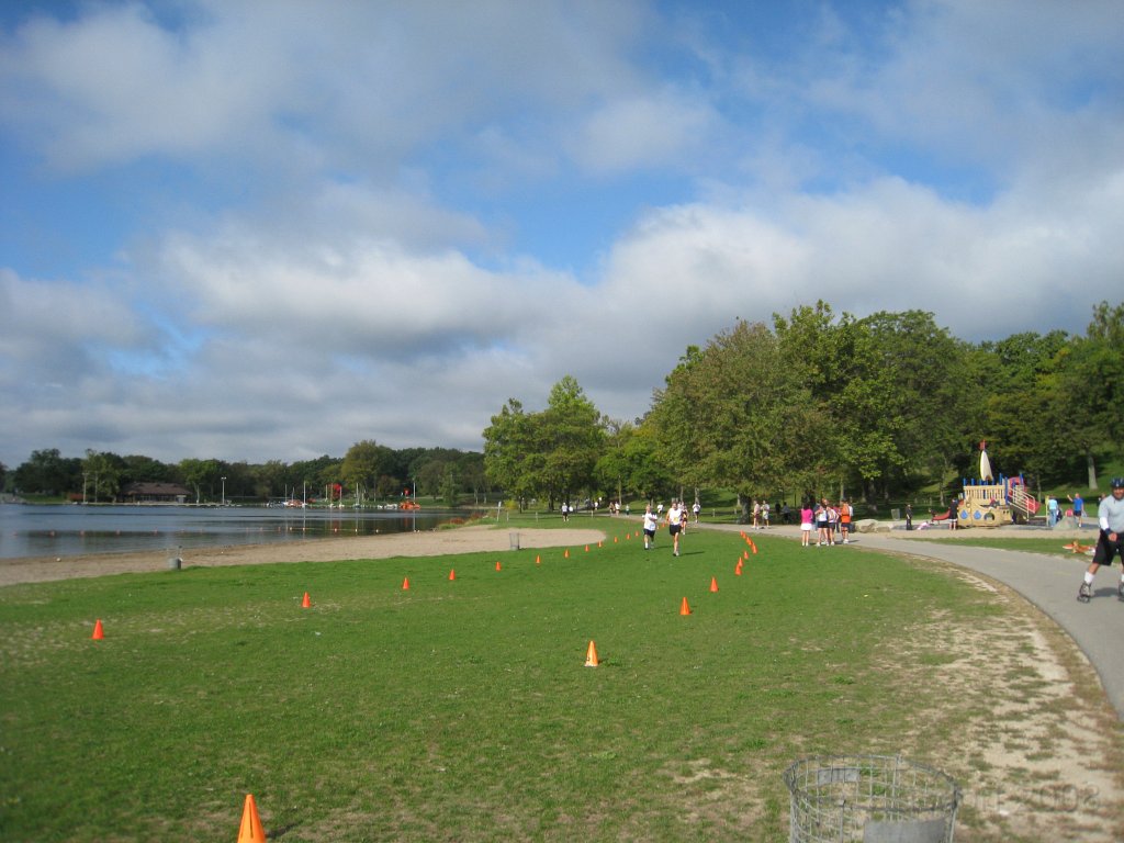 Kensington Challenge 15K 2008-09 025.jpg - Hey, he really is moving... you know it's the tortoise and hare thing.... slow and steady gets 'er done.